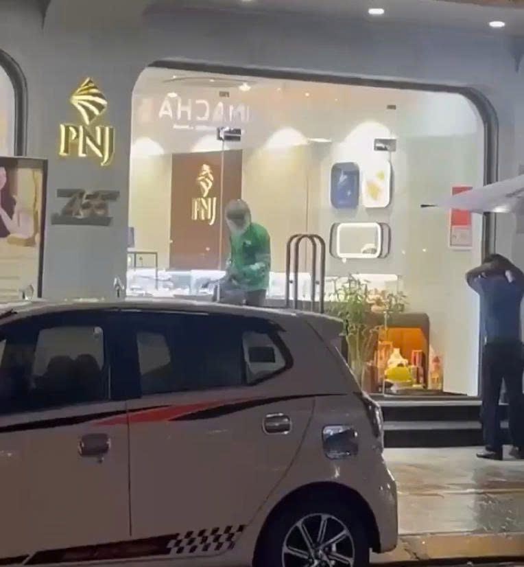 Cướp tiệm vàng Trên đường Núi Thành – Đà Nẵng chiều tối nay !!