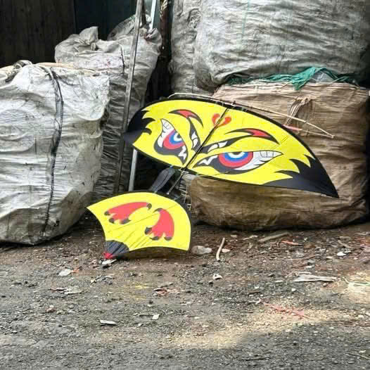 Một người đứt lì@ b@n tay khi thả diều ở TP.HCM