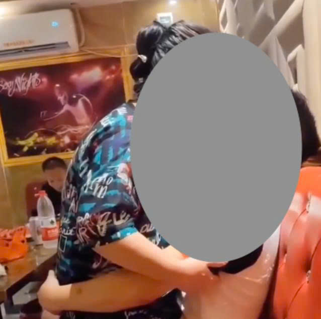 Ngó bộ thiếu lắm rồi hả =))
