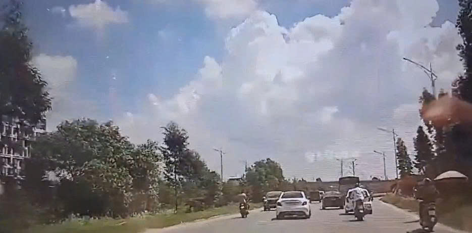 Đình Trám – Bắc Giang: xe máy v@ch@m với ôtô khiến 1ngTV